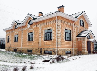 Кирпичный коттедж